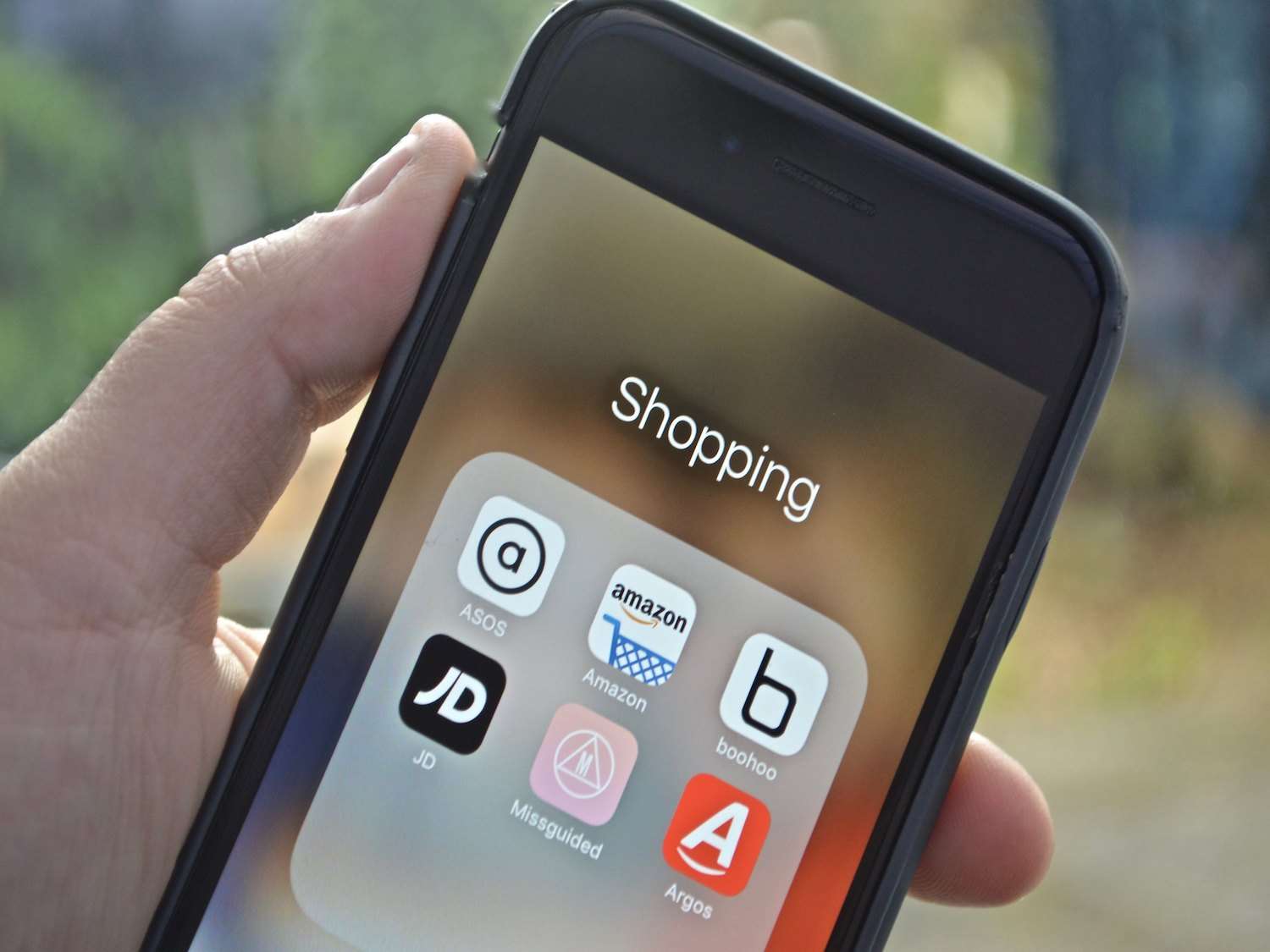 Foto Smartphone mit Online Shopping App